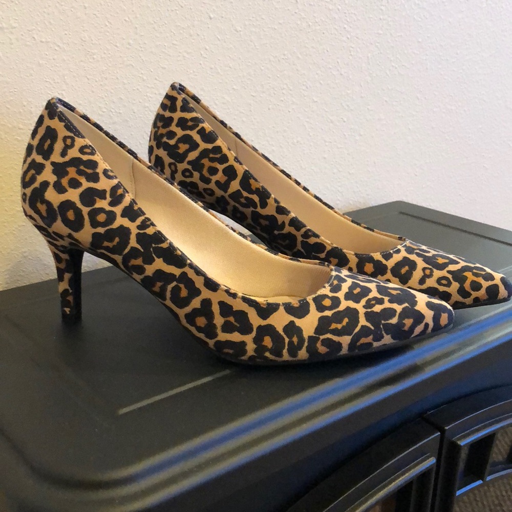 *LIKE NEW* Life Stride Black Leopard Heels